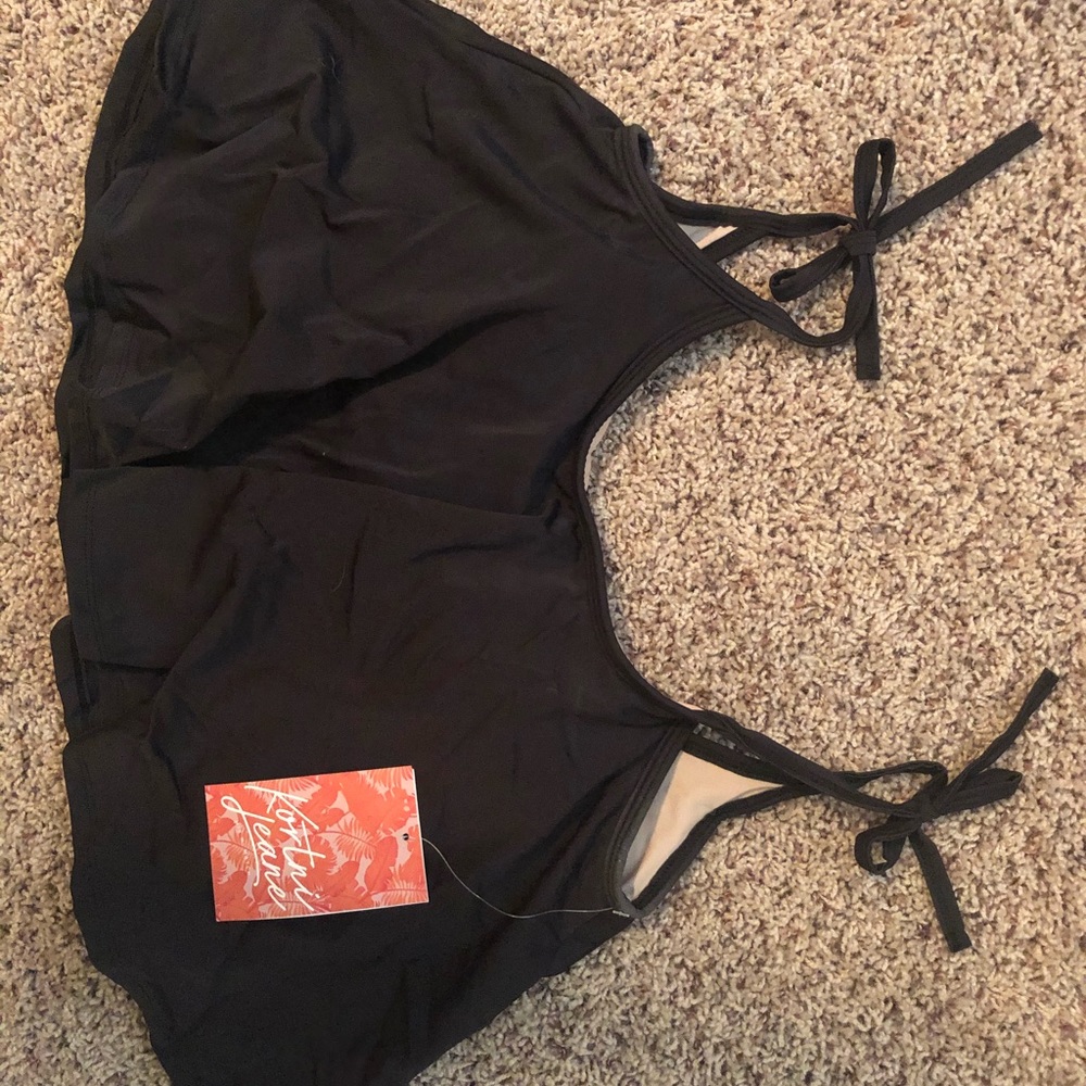 Medium Kortni Jeane Black Swing top